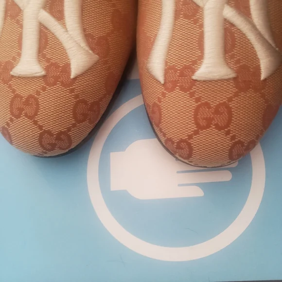 Gucci Princeton Supreme NY Yankees Patch Mules/Slides - Picture 4 of 9